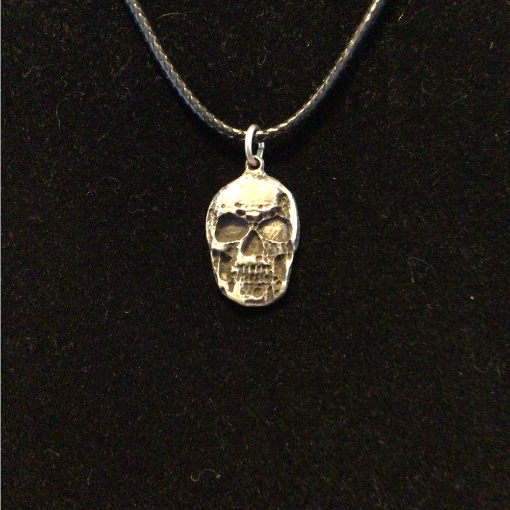 Sterling silver skull pendant